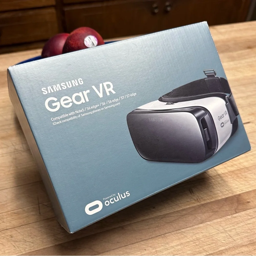 NIB Samsung Gear VR Headset Powered by Oculus